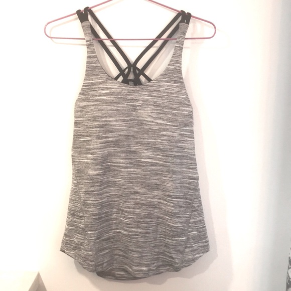 Lululemon Moment to Movement 2-in-1 tank with built-in bra - Picture 4 of 7